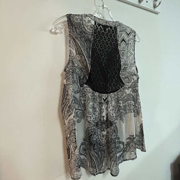 OLIVE HILL PRINTED BLOUSE WITH LACE DETAIL - Picture 8 of 9